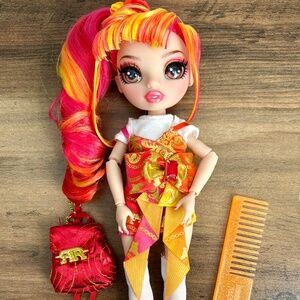 * Rainbow Junior High Special Edition LAUREL DE’VIOUS Posable Fashion Doll 2023